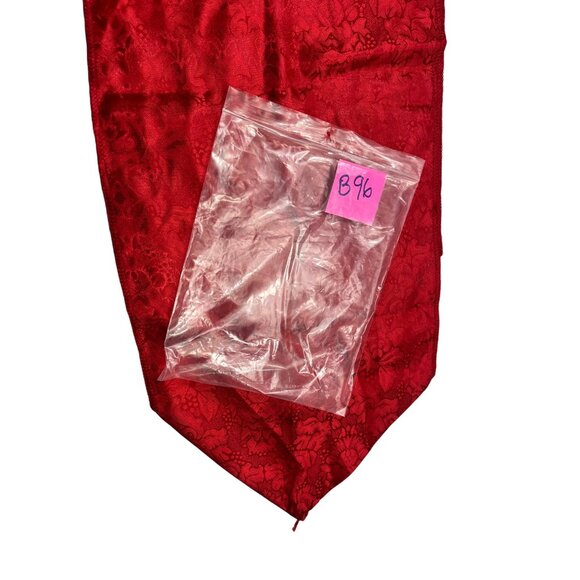 Red Jacquard Table Runner 70 Inches Long 12 Inches Wide 10g - Picture 6 of 6